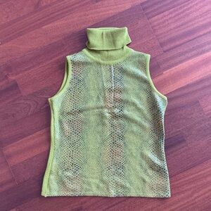 Sleeveless turtleneck sweater with snake print